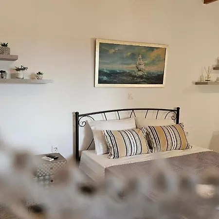 Chronis In * Adamantas (Milos)